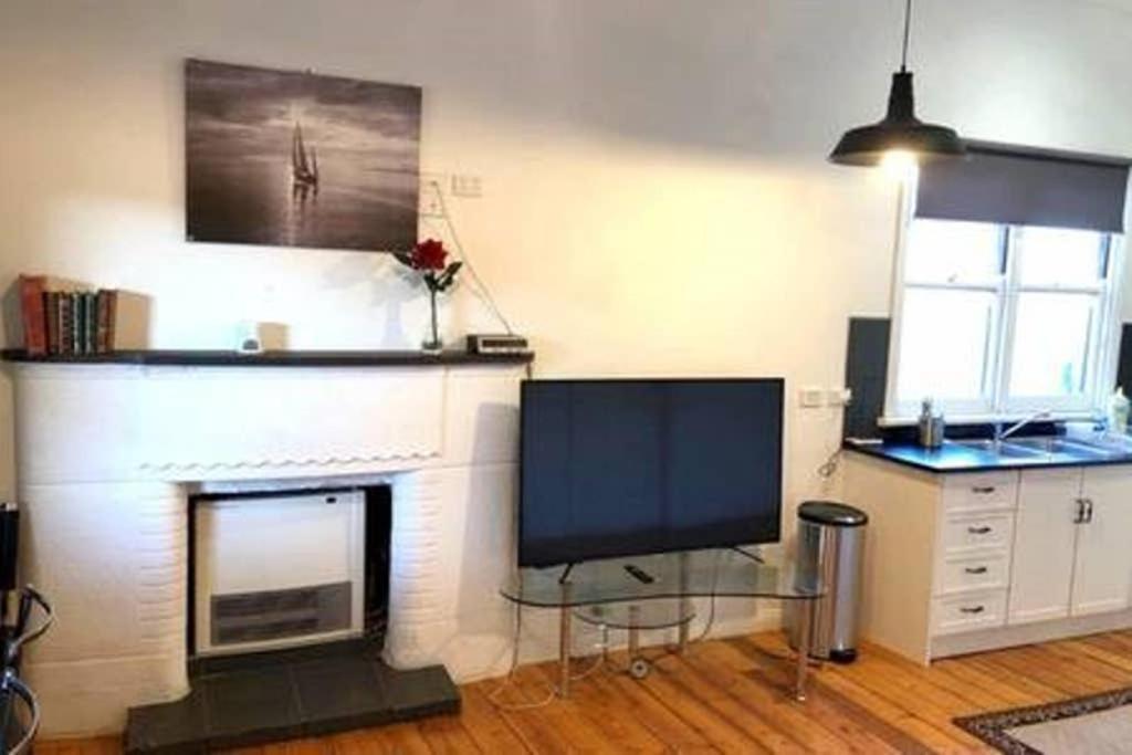 Modern Charming Miners' Cottage +Free Internet Broken Hill Bagian luar foto